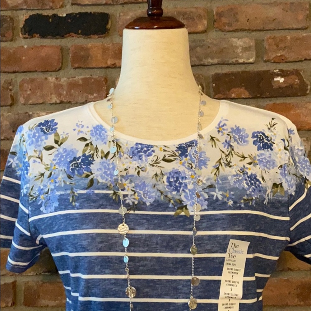 SOLD!!! Women’s new short sleeve top